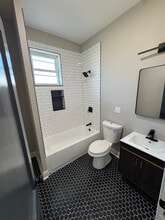 4956 W Erie St in Chicago, IL - Building Photo - Building Photo