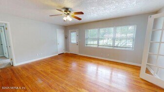 8229 Hogan Rd in Jacksonville, FL - Building Photo