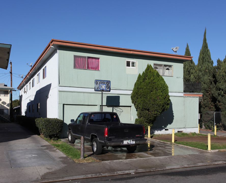 6015 Vinevale Ave in Maywood, CA - Building Photo