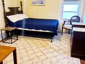 4723 Carondelet St, Unit D in New Orleans, LA - Building Photo - Building Photo