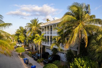 White Sands Beach Homes in Hollywood, FL - Building Photo - Building Photo