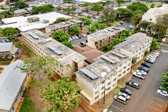 Manana Gardens in Pearl City, HI - Building Photo - Building Photo