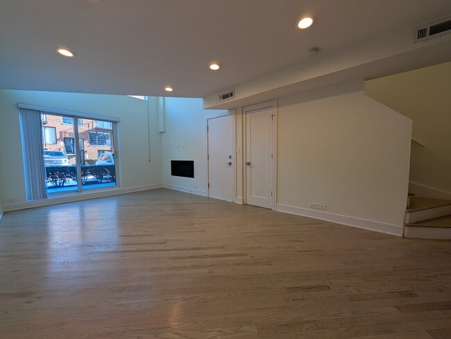 3763 N Sheffield Ave, Unit 954G102 in Chicago, IL - Foto de edificio - Building Photo