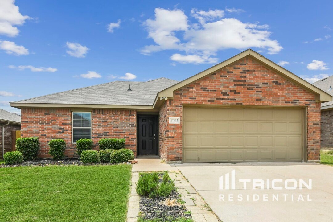 12412 Hunters Cabin Ct in Burleson, TX - Building Photo