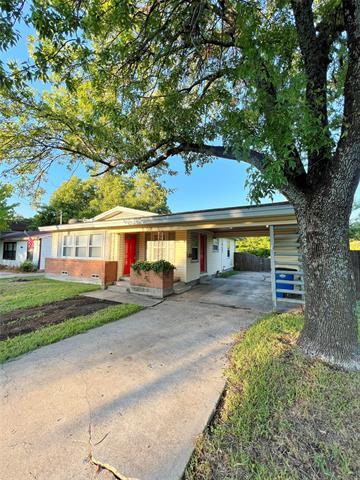 1319 N Clay St in Ennis, TX - Building Photo - Building Photo