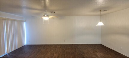5044 S Rainbow Blvd in Las Vegas, NV - Foto de edificio - Building Photo