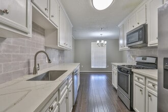 506 Castlelake Dr in Friendswood, TX - Building Photo - Building Photo