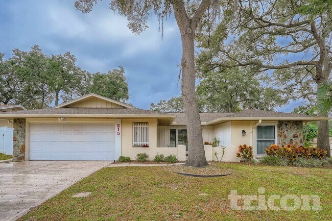 215 Hillcrest Dr in Safety Harbor, FL - Foto de edificio - Building Photo