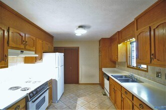 1071 Sandy Springs Rd NW in Huntsville, AL - Building Photo - Building Photo