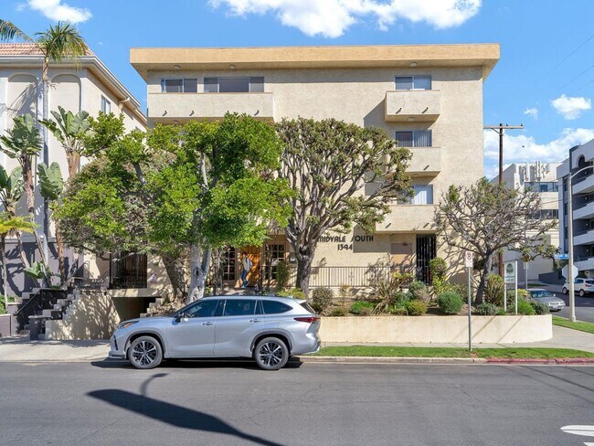 1394 Midvale Avenue, in Los Angeles, CA - Building Photo - Building Photo