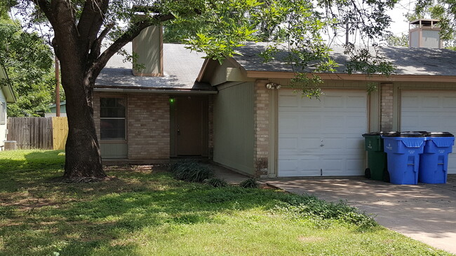 420 Vista W Ct in Bastrop, TX - Building Photo - Building Photo