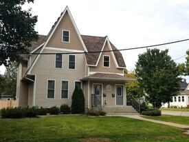 1045 Marquette St in La Salle, IL - Building Photo