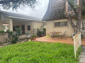 1704 Garfield St in Laredo, TX - Building Photo - Building Photo