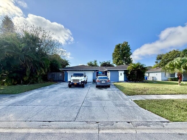 2658 Sunny Breeze Ave in Largo, FL - Building Photo - Building Photo