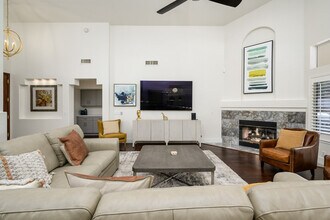 9375 E Sutherland Way in Scottsdale, AZ - Building Photo - Building Photo