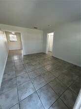 1984 S East Ave in Sarasota, FL - Building Photo - Building Photo