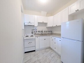 2018 Commonwealth Ave in Boston, MA - Building Photo - Building Photo