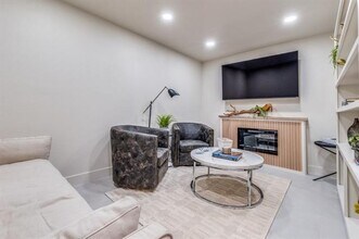 7115 Meadow Rd in Dallas, TX - Building Photo - Building Photo