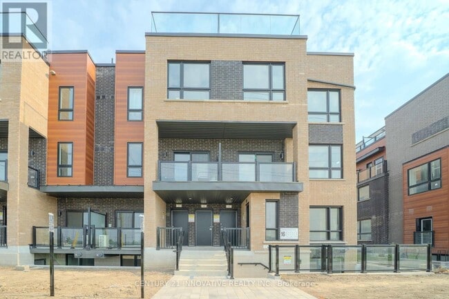 property at 16 Lytham Grn Cir