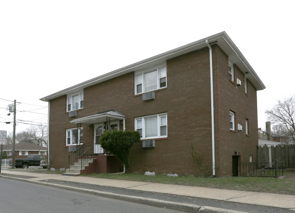 3 Pine St in New Brunswick, NJ - Building Photo