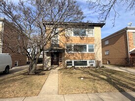 7238 W Crain St in Niles, IL - Building Photo