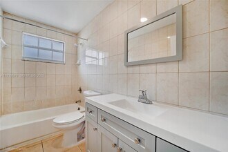 3653 SW 27th St in Miami, FL - Building Photo - Building Photo