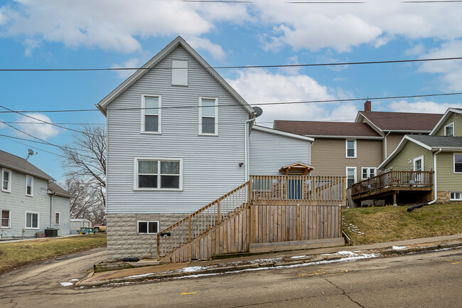 778 W 8th St in Dubuque, IA - Building Photo - Building Photo