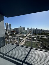 341 NE 35th St, Unit A2 in Miami, FL - Building Photo - Building Photo