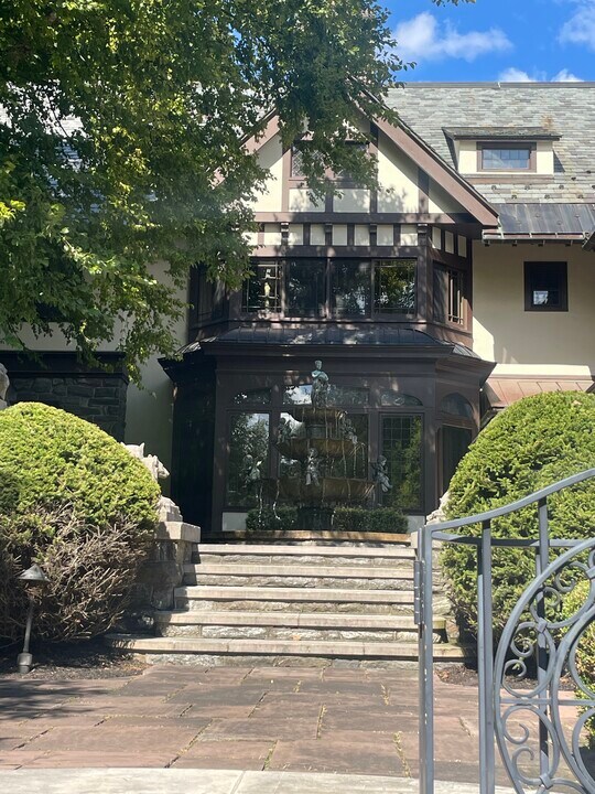 2615 East Ave in Rochester, NY - Foto de edificio