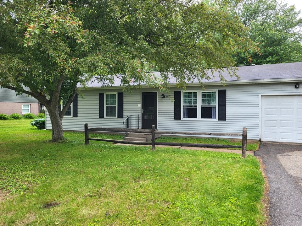 1852 Churchill Downs Rd in Newark, OH - Building Photo
