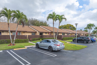 Pine Ridge North Village IV in Greenacres, FL - Building Photo - Building Photo