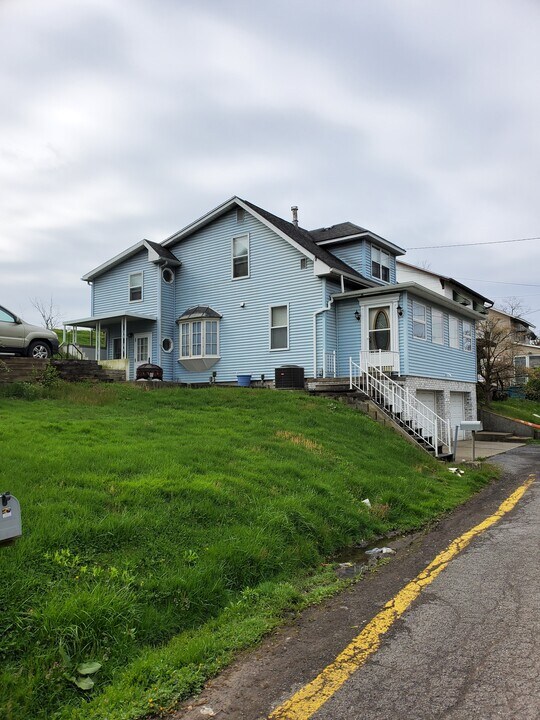 384 Gilmore St in Morgantown, WV - Foto de edificio