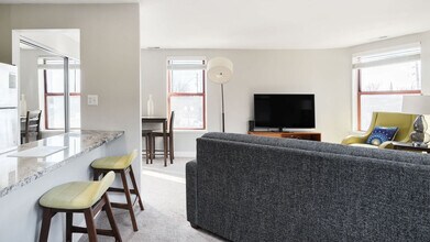 615 N East St in Indianapolis, IN - Foto de edificio - Building Photo