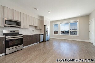 340 Bremen St, Unit 203 in Boston, MA - Building Photo