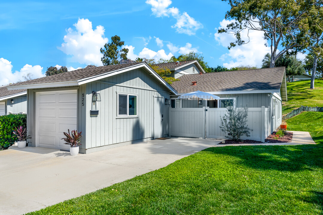 325 Countrywood Ln in Encinitas, CA - Foto de edificio