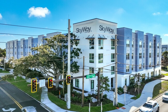 SkyWay Lofts II in St. Petersburg, FL - Foto de edificio - Primary Photo