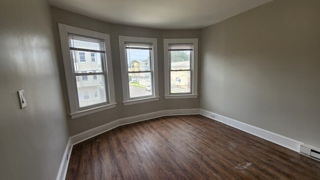 1518 Pembroke St, Unit 2R in Bridgeport, CT - Building Photo - Building Photo