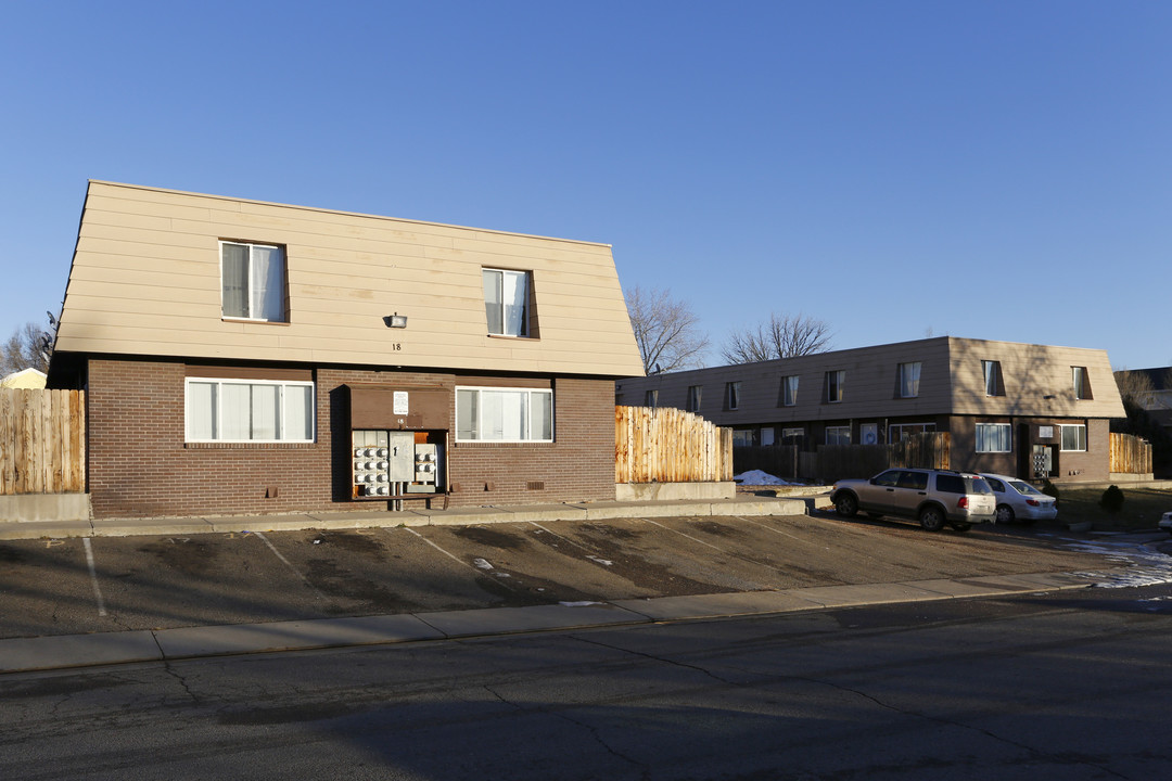 18 Ash Ct in Longmont, CO - Building Photo