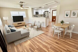 609 NW 7th Ct in Boynton Beach, FL - Building Photo