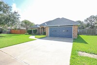 103 Indian Hawthorn in Lake Jackson, TX - Foto de edificio - Building Photo