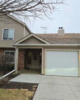 7030 Park Ln Ct in Woodridge, IL - Building Photo