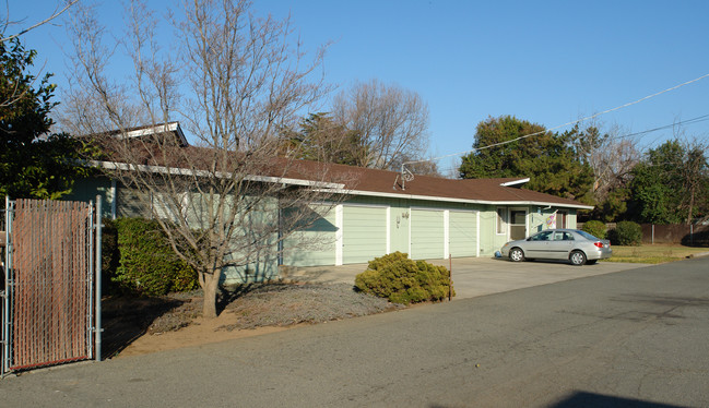 2 Peacock Ln in Chico, CA - Foto de edificio - Building Photo