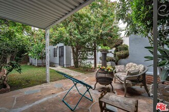 359 S Highland Ave in Los Angeles, CA - Building Photo - Building Photo