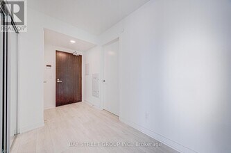 501 Yonge St in Toronto, ON - Building Photo - Building Photo