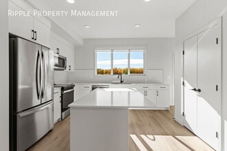 65 Westwind Dr in Spruce Grove, AB - Building Photo - Building Photo