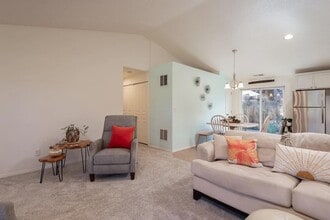 2807 NE Spring Water Pl in Bend, OR - Building Photo - Building Photo