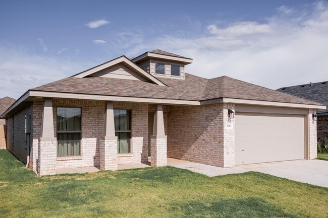 2703 Trenton Ave in Lubbock, TX - Foto de edificio - Building Photo