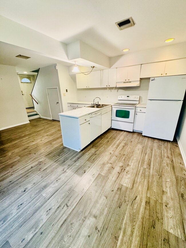 3349 Beacon St in North Chicago, IL - Building Photo - Building Photo