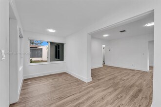 2434 Coolidge St in Hollywood, FL - Building Photo - Building Photo