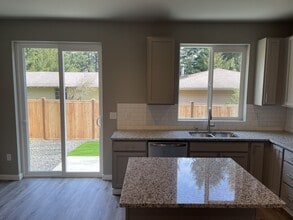 6924 Liberty Ln in Tumwater, WA - Building Photo - Building Photo